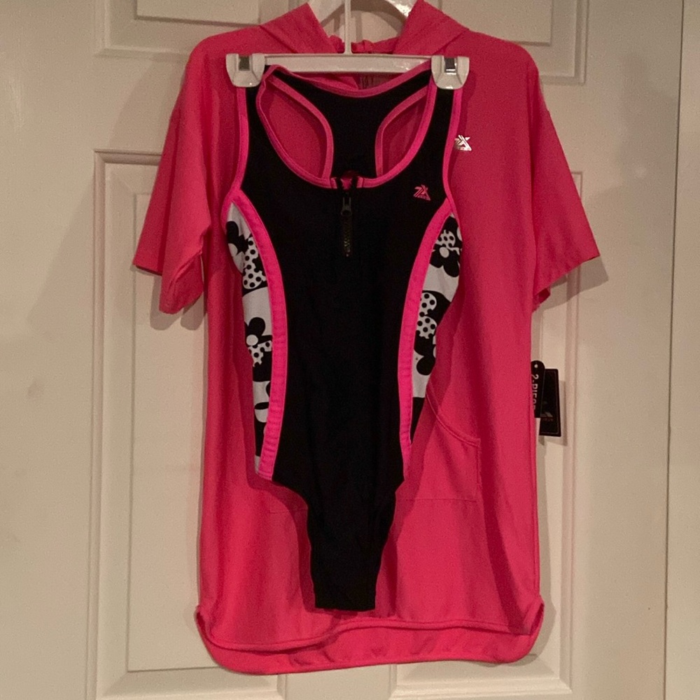 NWT size M 2 piece bathing suit set pink black & white bathing suit racer back